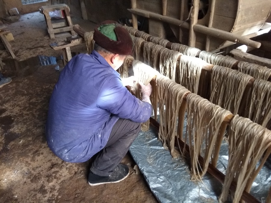 大盛镇铁塘村红薯粉纯手工制作视频